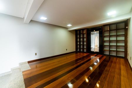 Sala de casa para alugar com 8 quartos, 360m² em Santo Antônio, Belo Horizonte