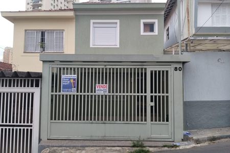 Casa à venda com 160m², 2 quartos e 2 vagas Casa à venda com 160m², 2 quartos e 2 vagasFachada
