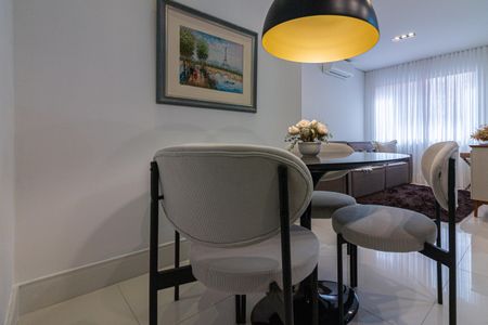 Apartamento à venda com 60m², 2 quartos e 1 vagaSala de Jantar