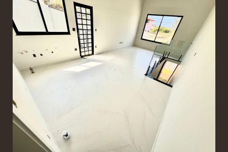 Sala de casa à venda com 3 quartos, 180m² em Trevo, Belo Horizonte