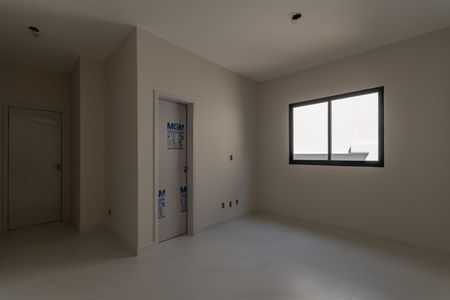 Casa à venda com 180m², 3 quartos e 4 vagasSuíte