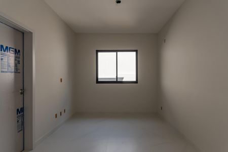 Casa à venda com 180m², 3 quartos e 4 vagasSuíte