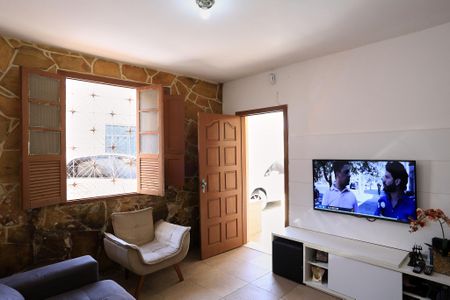 Casa à venda com 202m², 3 quartos e 2 vagasSala