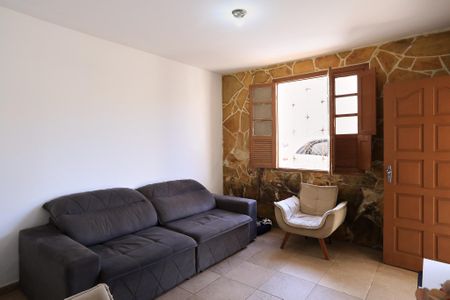 Sala de casa à venda com 3 quartos, 202m² em Concórdia, Belo Horizonte