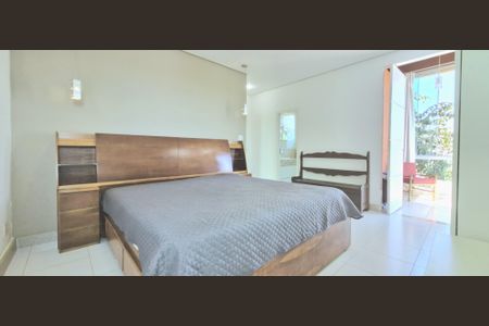 Casa de condomínio à venda com 320m², 3 quartos e 10 vagasSuíte 2