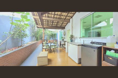 Casa de condomínio à venda com 320m², 3 quartos e 10 vagasÁrea Externa