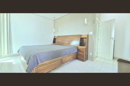 Casa de condomínio à venda com 320m², 3 quartos e 10 vagasSuíte 2