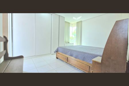 Casa de condomínio à venda com 320m², 3 quartos e 10 vagasSuíte 2