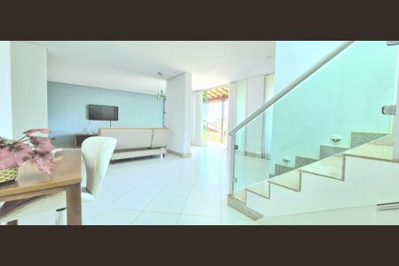 Casa de condomínio à venda com 320m², 3 quartos e 10 vagasCopa