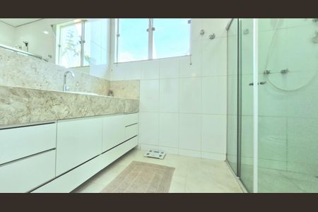 Casa de condomínio à venda com 320m², 3 quartos e 10 vagasBanheiro da Suíte 2