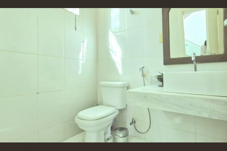 Casa de condomínio à venda com 320m², 3 quartos e 10 vagasBanheiro social