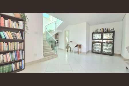 Casa de condomínio à venda com 320m², 3 quartos e 10 vagasCopa