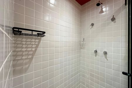 Banheiro de kitnet/studio para alugar com 1 quarto, 30m² em Centro, Rio de Janeiro