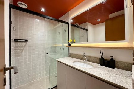 Banheiro de kitnet/studio para alugar com 1 quarto, 30m² em Centro, Rio de Janeiro
