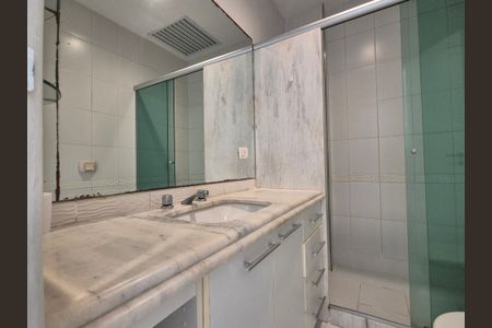 Apartamento à venda com 140m², 3 quartos e 2 vagas Apartamento à venda com 140m², 3 quartos e 2 vagasBanheiro Social