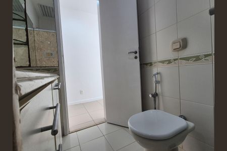 Apartamento à venda com 140m², 3 quartos e 2 vagas Apartamento à venda com 140m², 3 quartos e 2 vagasBanheiro da Suíte