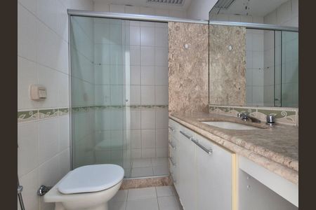 Apartamento à venda com 140m², 3 quartos e 2 vagas Apartamento à venda com 140m², 3 quartos e 2 vagasBanheiro da Suíte