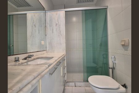 Apartamento à venda com 140m², 3 quartos e 2 vagas Apartamento à venda com 140m², 3 quartos e 2 vagasBanheiro Social