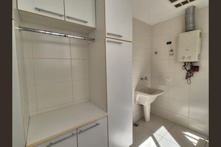 Apartamento à venda com 140m², 3 quartos e 2 vagas Apartamento à venda com 140m², 3 quartos e 2 vagasÁrea de Serviço