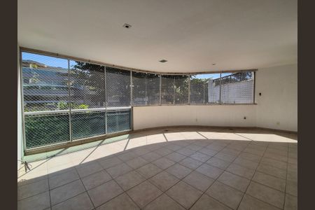 Apartamento à venda com 140m², 3 quartos e 2 vagas Apartamento à venda com 140m², 3 quartos e 2 vagasVaranda