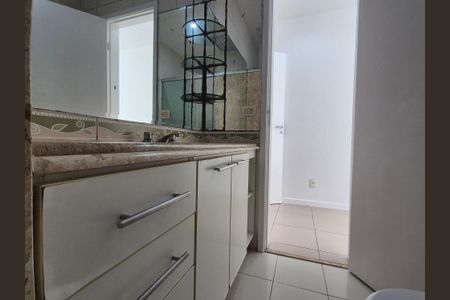 Apartamento à venda com 140m², 3 quartos e 2 vagas Apartamento à venda com 140m², 3 quartos e 2 vagasBanheiro da Suíte
