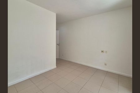 Apartamento à venda com 140m², 3 quartos e 2 vagas Apartamento à venda com 140m², 3 quartos e 2 vagasSuíte