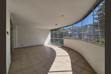 Apartamento à venda com 140m², 3 quartos e 2 vagas Apartamento à venda com 140m², 3 quartos e 2 vagasVaranda