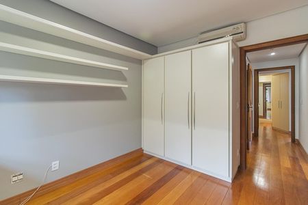 Quarto 1 de casa de condomínio à venda com 3 quartos, 314m² em Tristeza, Porto Alegre