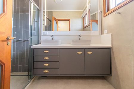 Casa de condomínio à venda com 314m², 3 quartos e 2 vagasBanheiro da Suíte