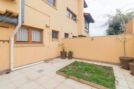 Casa de condomínio à venda com 314m², 3 quartos e 2 vagasQuintal