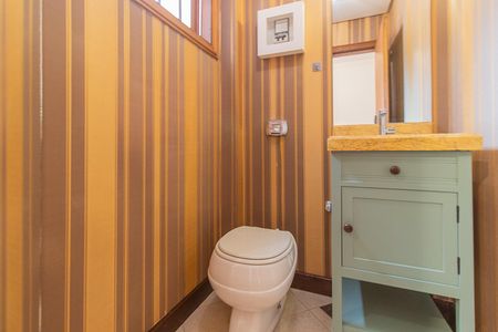 Casa de condomínio à venda com 314m², 3 quartos e 2 vagasLavabo