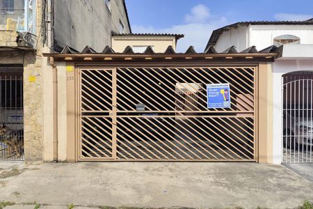 Casa à venda com 127m², 2 quartos e 2 vagas Casa à venda com 127m², 2 quartos e 2 vagasFachada - Placa