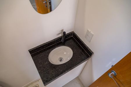 Banheiro Social de kitnet/studio para alugar com 1 quarto, 26m² em São Judas, São Paulo