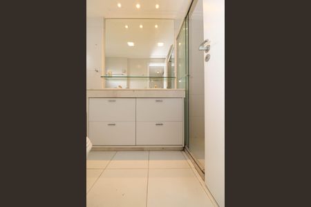 Apartamento à venda com 139m², 3 quartos e 3 vagasBanheiro da Suíte 1