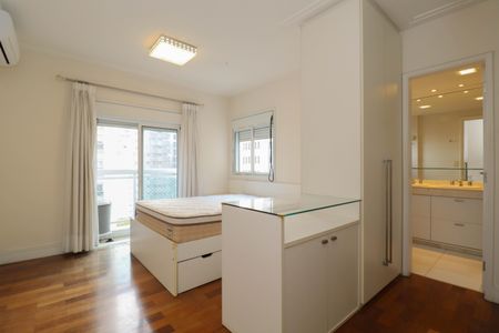 Apartamento à venda com 139m², 3 quartos e 3 vagasSuíte 1