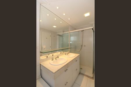 Apartamento à venda com 139m², 3 quartos e 3 vagasBanheiro da Suíte 1