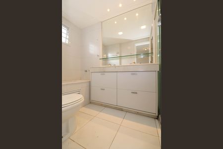 Apartamento à venda com 139m², 3 quartos e 3 vagasBanheiro da Suíte 1