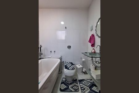 Casa à venda com 720m², 5 quartos e 6 vagasBanheiro Social 1