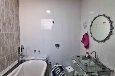 Casa à venda com 720m², 5 quartos e 6 vagasBanheiro Social 1