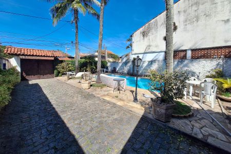 Casa à venda com 720m², 5 quartos e 6 vagasQuintal