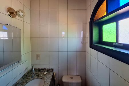 Casa à venda com 720m², 5 quartos e 6 vagasBanheiro da Suíte 2