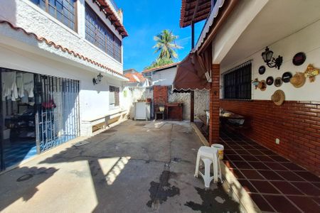 Casa à venda com 720m², 5 quartos e 6 vagasQuintal