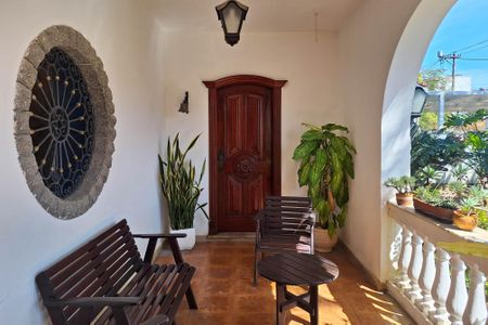 Casa à venda com 720m², 5 quartos e 6 vagasQuintal