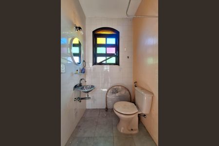 Casa à venda com 720m², 5 quartos e 6 vagasBanheiro Social 3