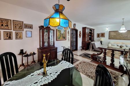 Casa à venda com 720m², 5 quartos e 6 vagasSala