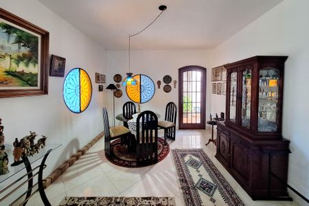 Casa à venda com 720m², 5 quartos e 6 vagasSala