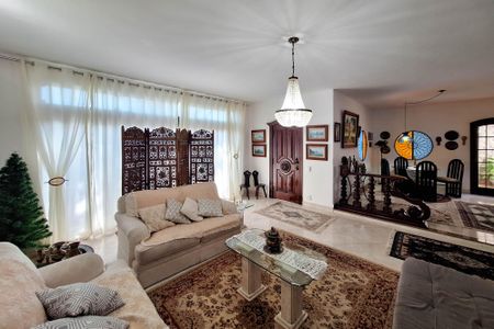 Casa à venda com 720m², 5 quartos e 6 vagasSala