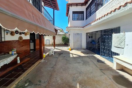 Casa à venda com 720m², 5 quartos e 6 vagasQuintal