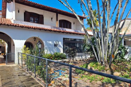 Casa à venda com 720m², 5 quartos e 6 vagasFachada