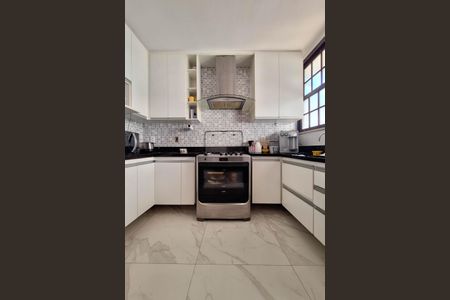 Casa à venda com 720m², 5 quartos e 6 vagasCozinha